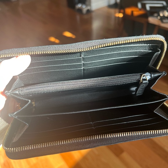 Authentic YSL Wallet - Picture 4 of 8